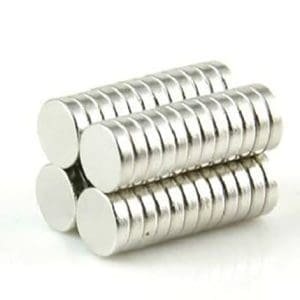 Imán iman de neodimio disco  (6x1)mm Con mucha fuerza de atracción.