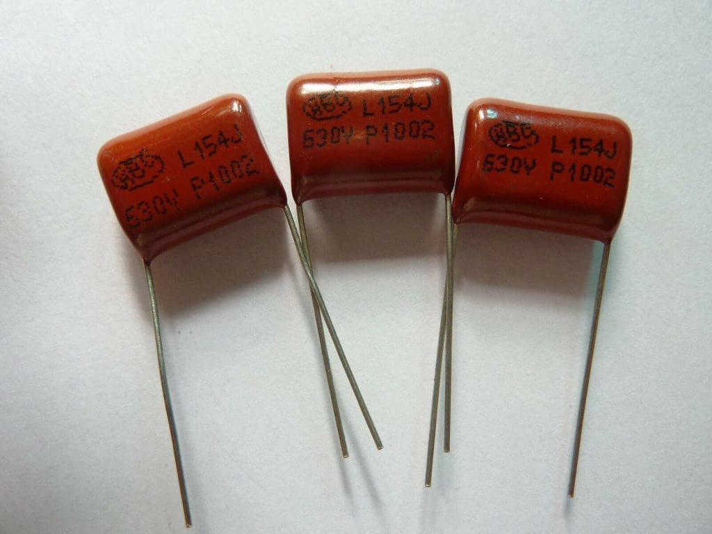Capacitor de Poliéster 154J 630V (150 nF) para Motor Síncrono 4 Capacitor de Poliéster 154J 630V (150 nF) para Motor Síncrono