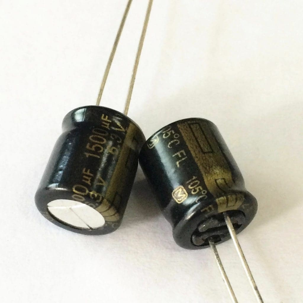 Capacitor 1500uf 6.3v – Capacitor condensador 1500uf x 6.3v 105C [10x12.5]mm marca Panasonic
