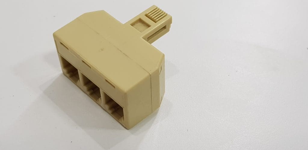 Adaptador splitter RJ45 1x3 – Adaptador conversor splitter de red RJ45 1x3 color beis