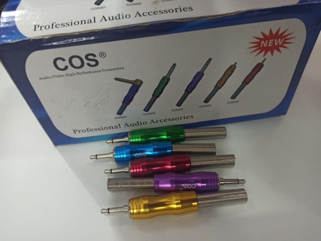 Conector plug metalica mono 3.5 Multicolor azul verde dorado y violeta 4 Conector plug metálica mono 3.5 – Conector plug metalica mono 3.5 Multicolor azul verde dorado y violeta