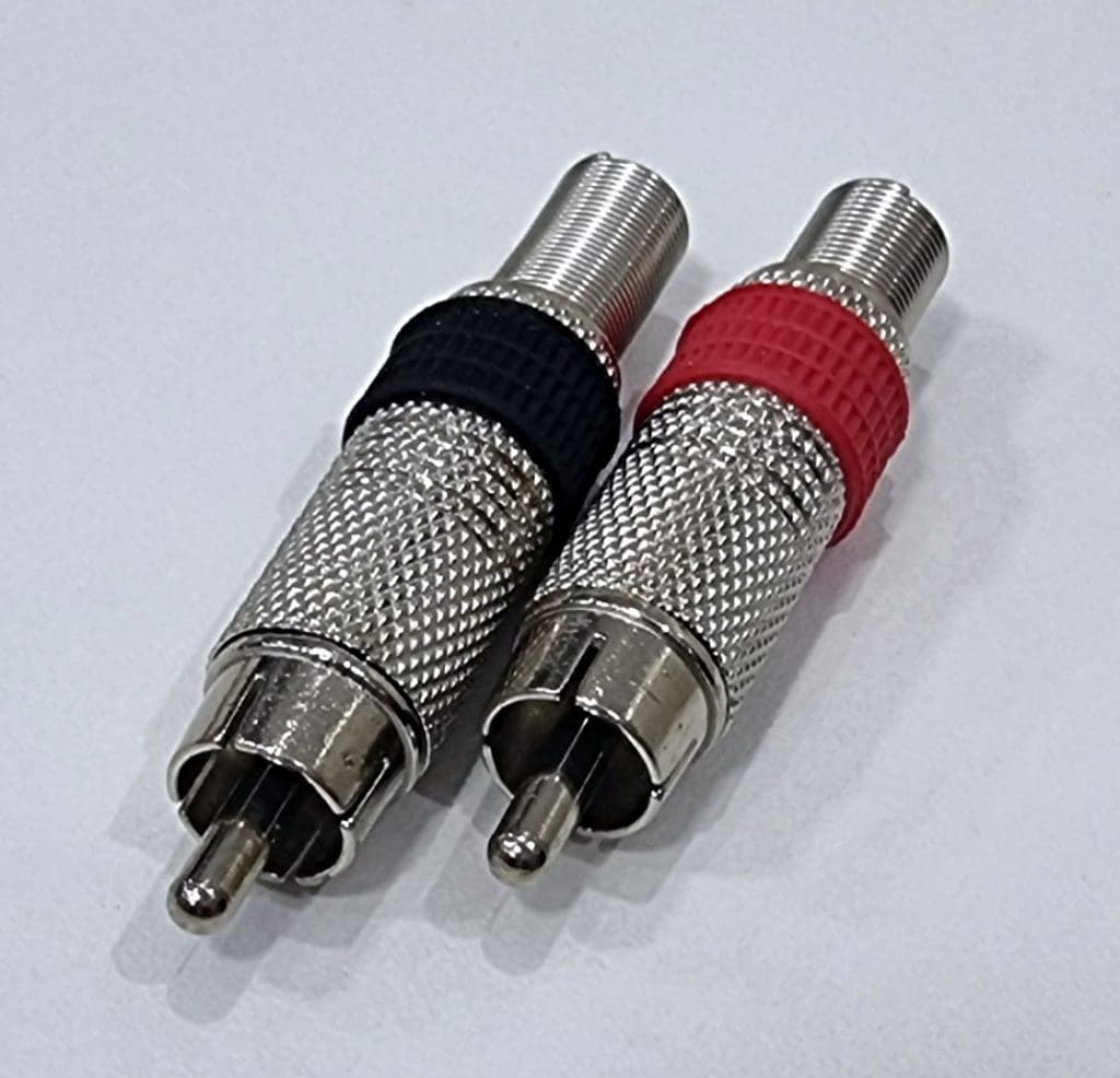 Plug RCA metálico – Plug RCA Metalico con cola Cubierta de goma..