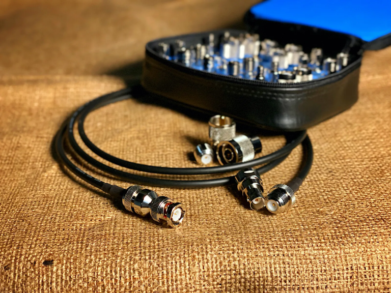 Kit de 30 Adaptadores RF Coaxiales N, TNC, SMA, BNC, UHF y Mini-UHF – Juego de Conectores para Antenas, Radios y Laboratorio 37 Kit de 30 Adaptadores RF Coaxiales N, TNC, SMA, BNC, UHF y Mini-UHF – Juego de Conectores para Antenas, Radios y Laboratorio - vista 2